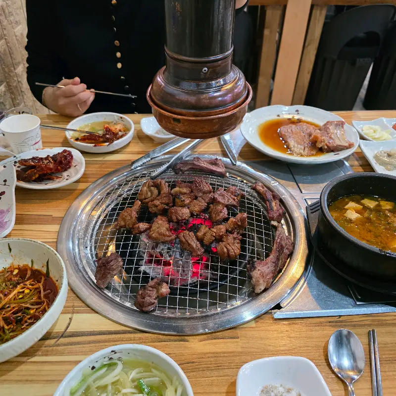 푸짐하게 차려진 한 상 차림