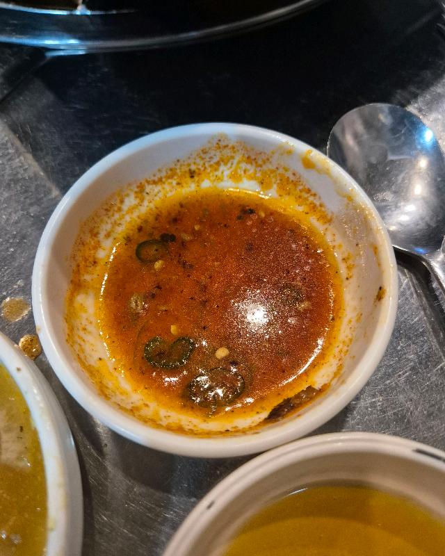 곱창과 함께 제공되는 특제 소스