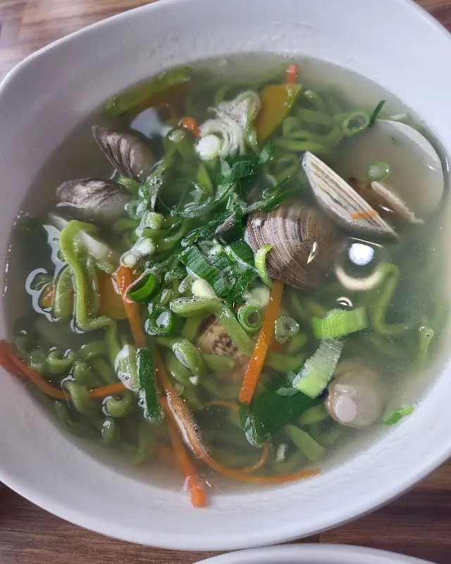 푸짐한 양의 백합칼국수