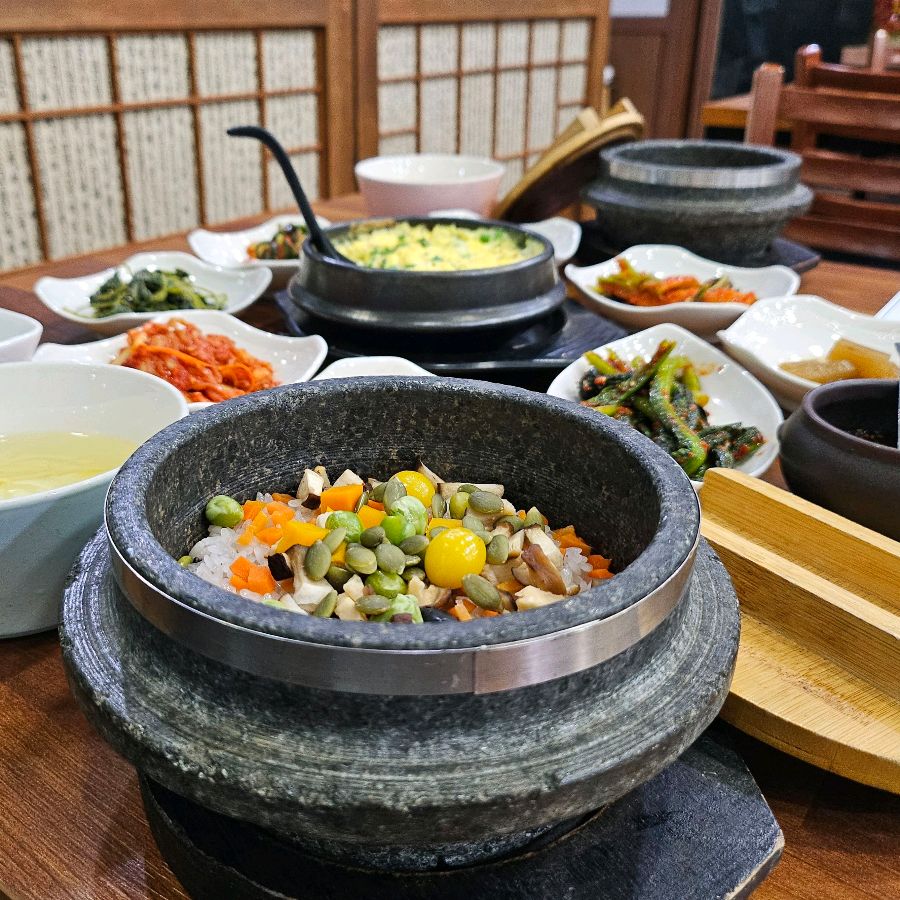 돌솥영양밥 한상차림