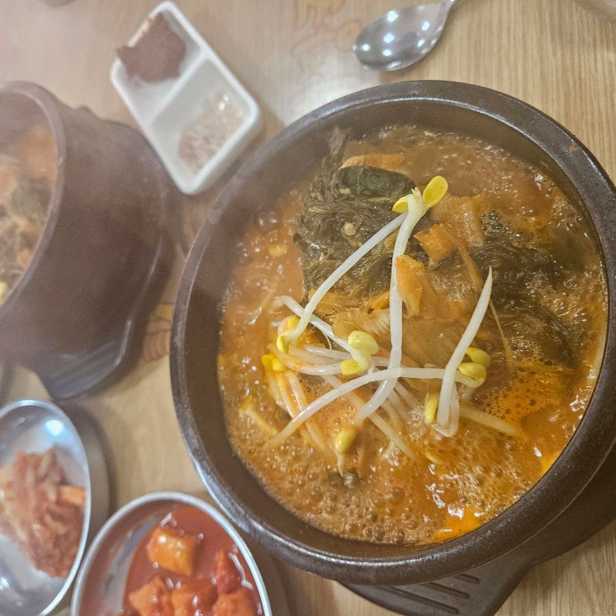 뼈해장국과 반찬