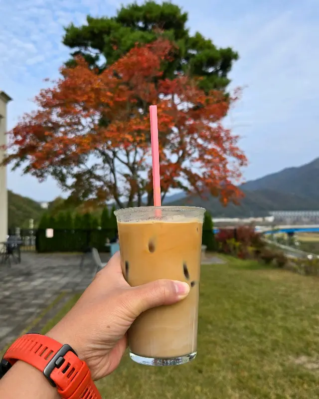 코지앤레이지에서 즐기는 커피