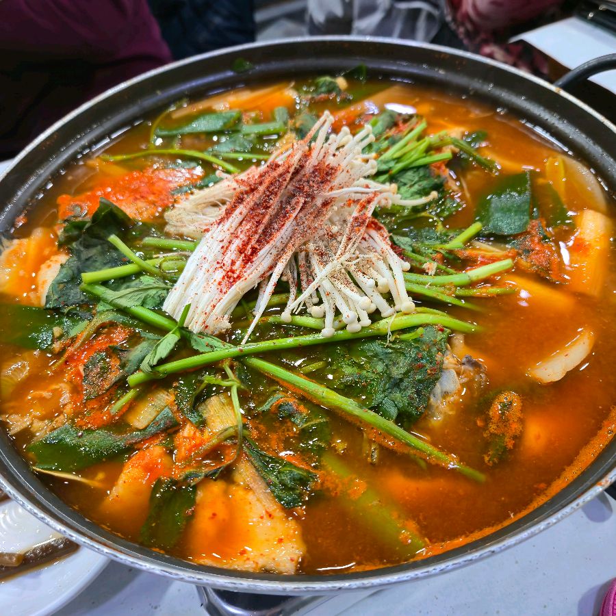 푸짐한 쏘가리 매운탕
