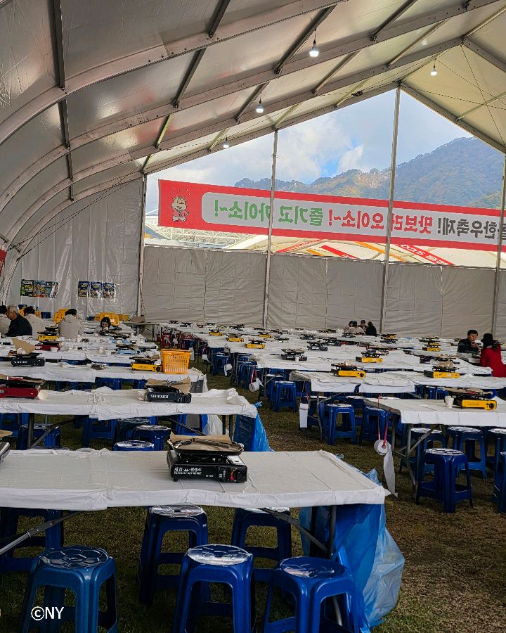 넓은 식당 내부