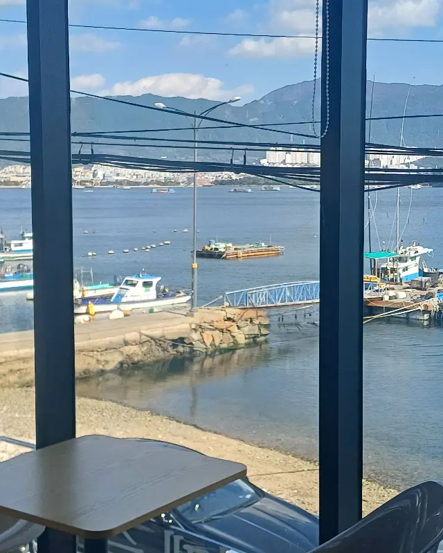 통창으로 보이는 바다