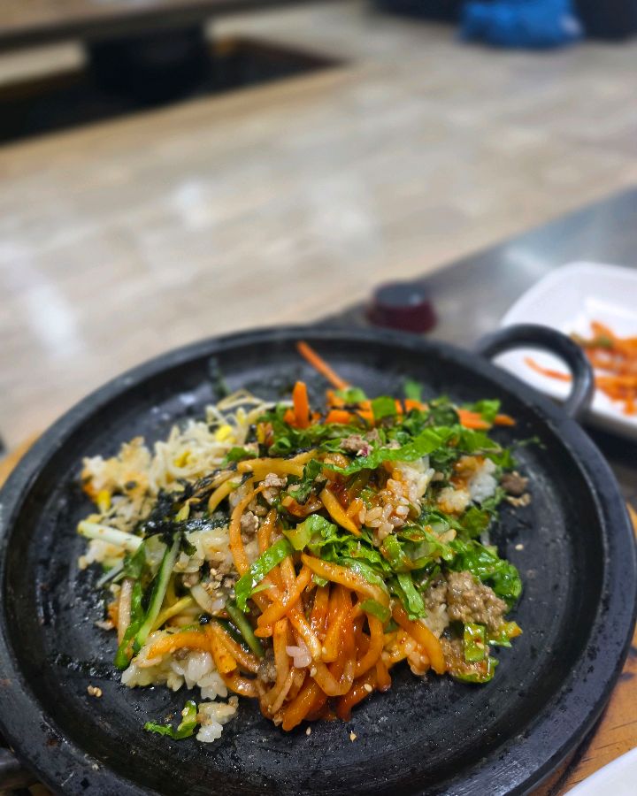 비빔밥의 먹음직스러운 모습