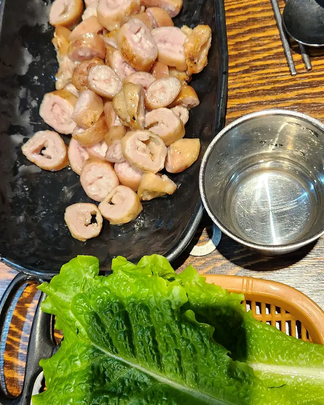 막창과 쌈 채소