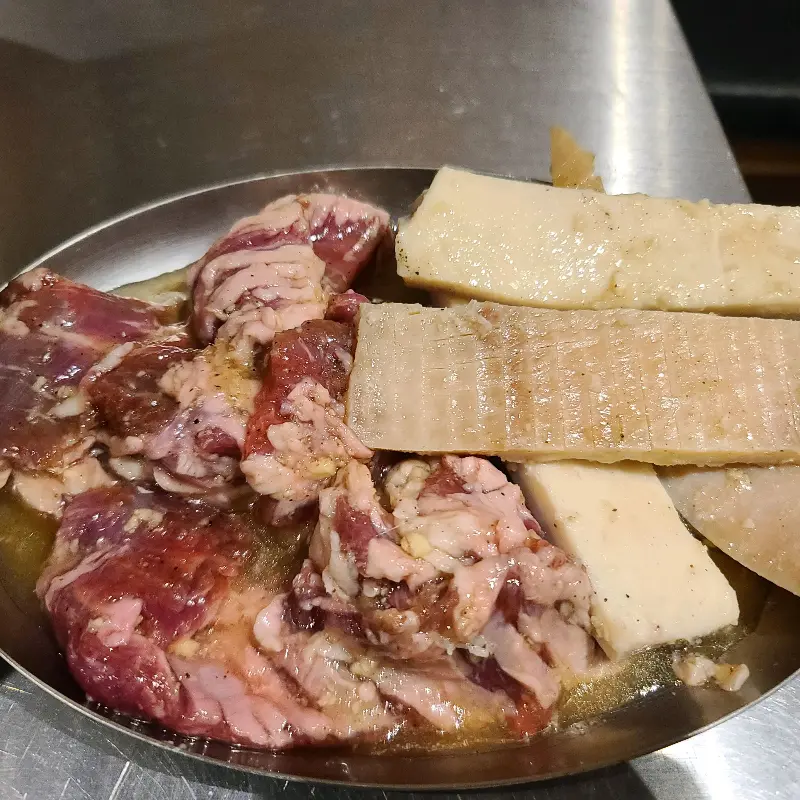 통갈매기살과 떡