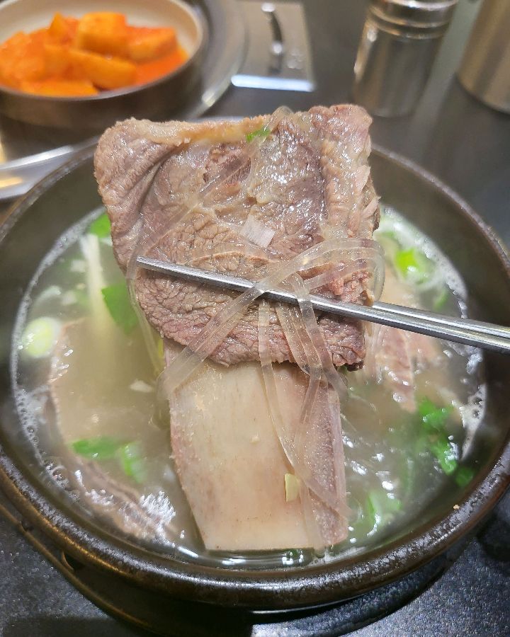 비빔밀면과 육회