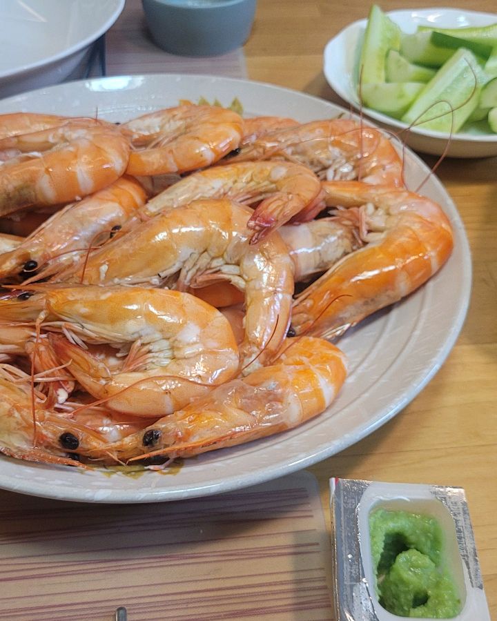 노릇노릇하게 구워진 새우구이