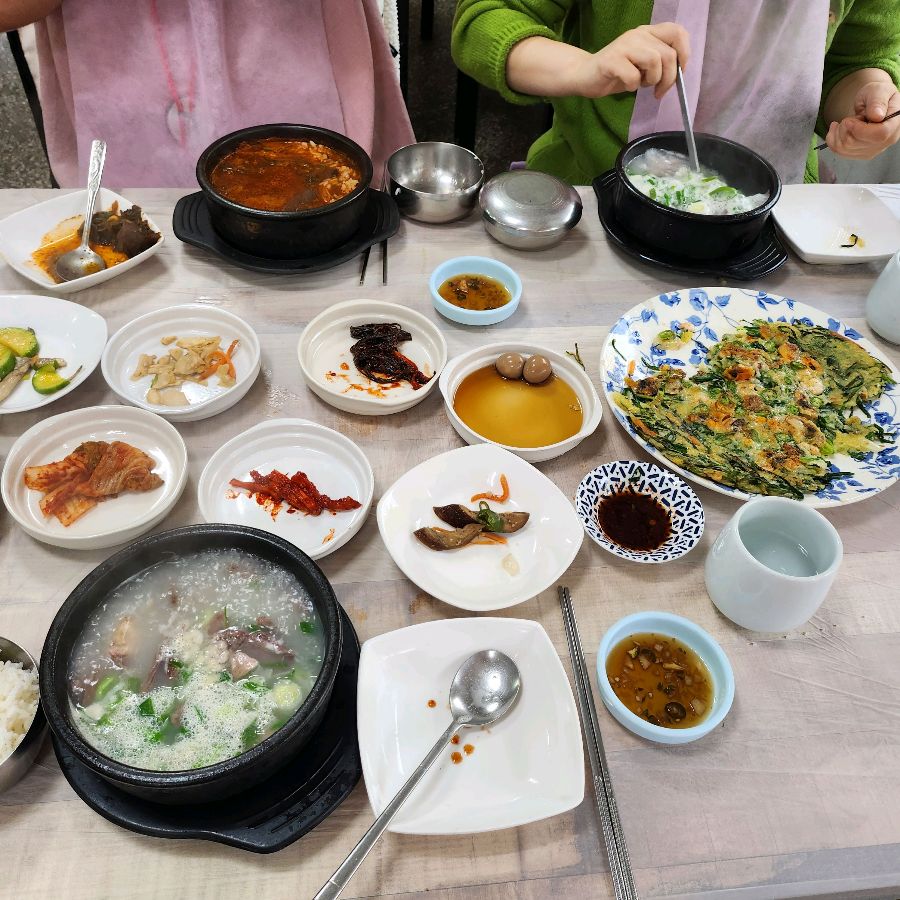 따뜻한 국밥 한 그릇