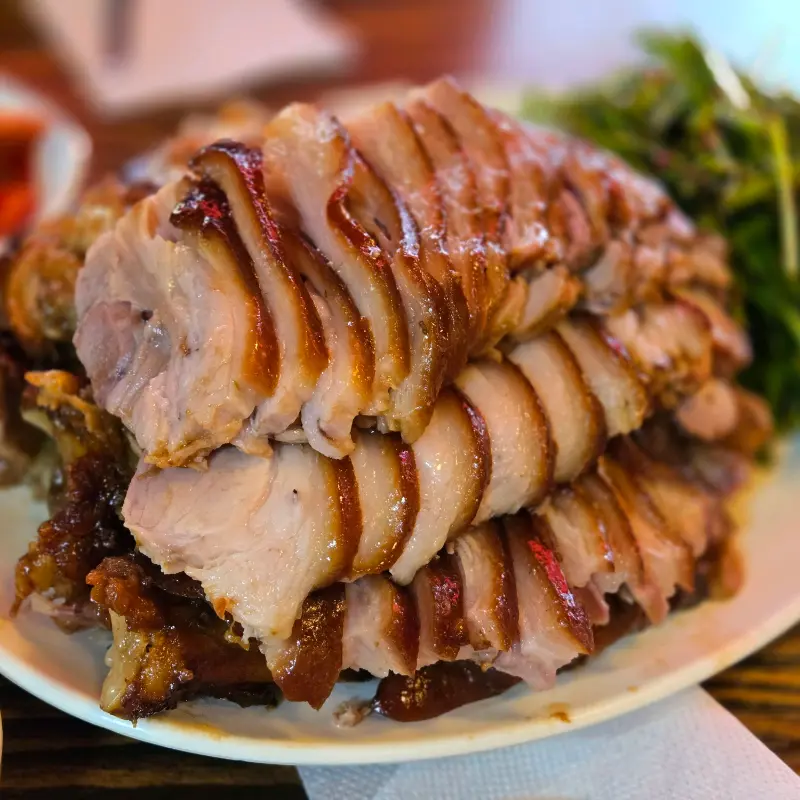 윤기가 좔좔 흐르는 족발