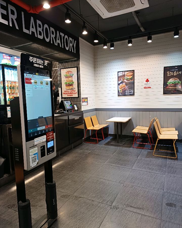 롯데리아 곡성점 내부 키오스크