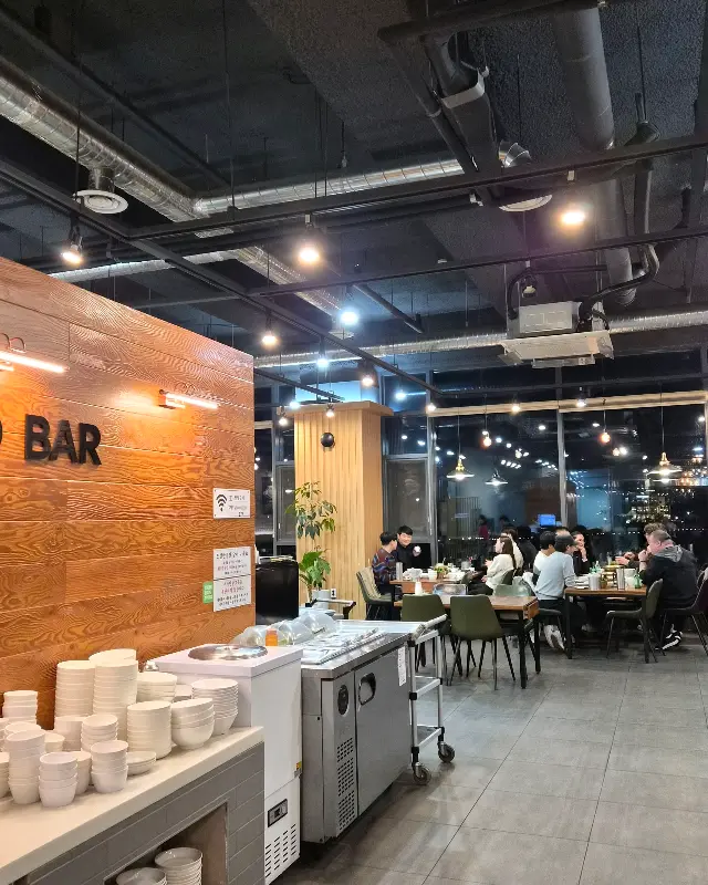 넓고 쾌적한 명암갈비 내부