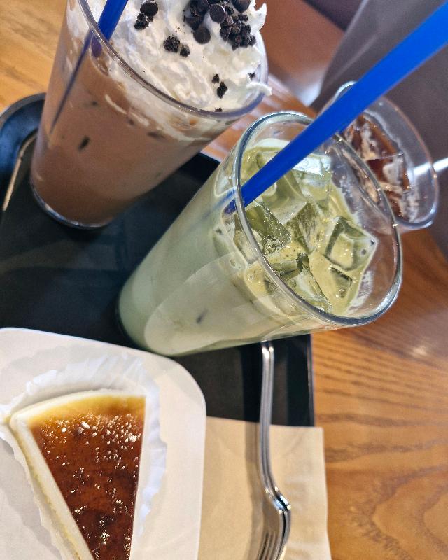 다양한 음료와 디저트