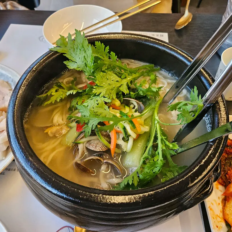 다시 봐도 먹음직스러운 칼국수