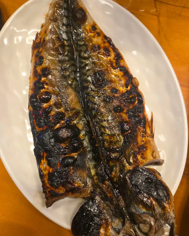 노릇하게 구워진 고등어구이