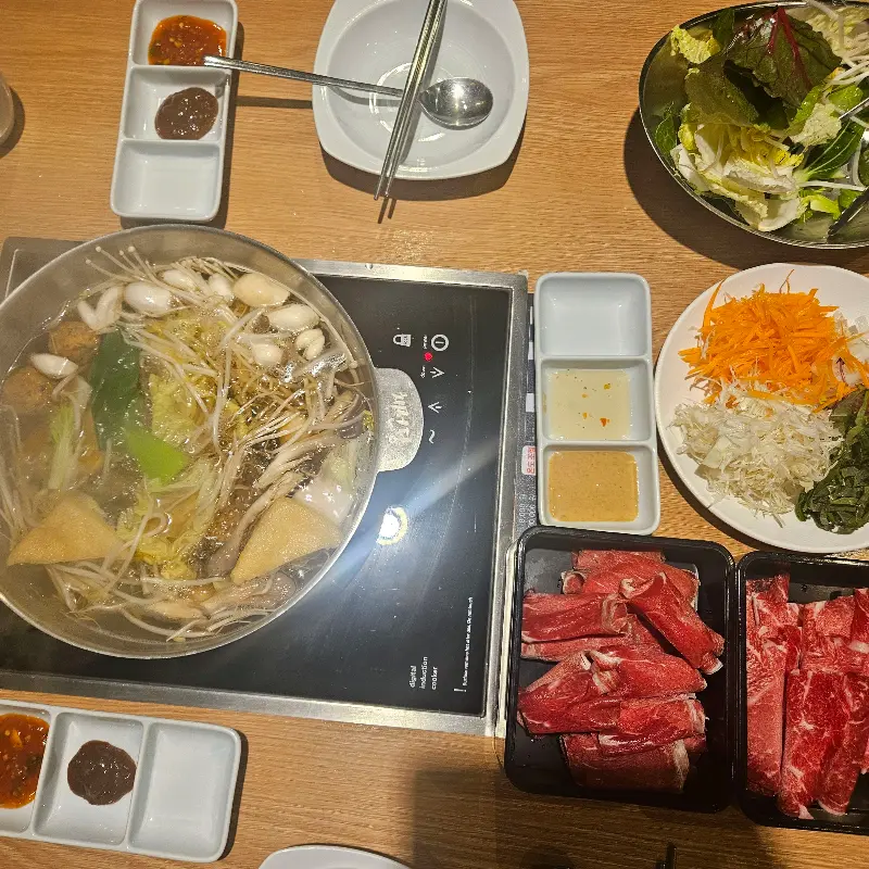 샤브샤브 한 상 차림