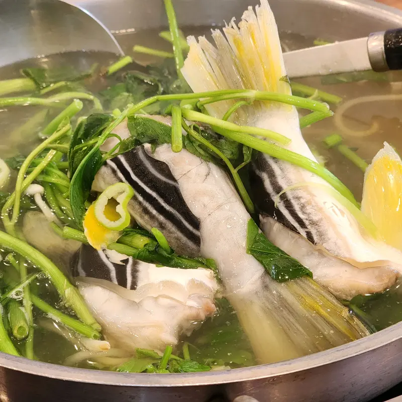 뽀얀 국물이 일품인 남도복국 복지리