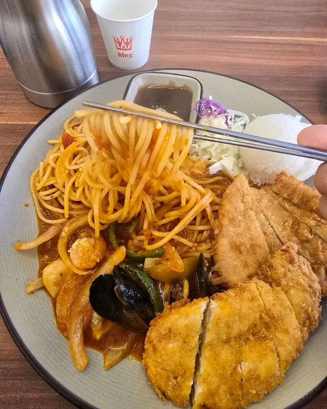 칠리 해물 볶음 돈까스 근접샷