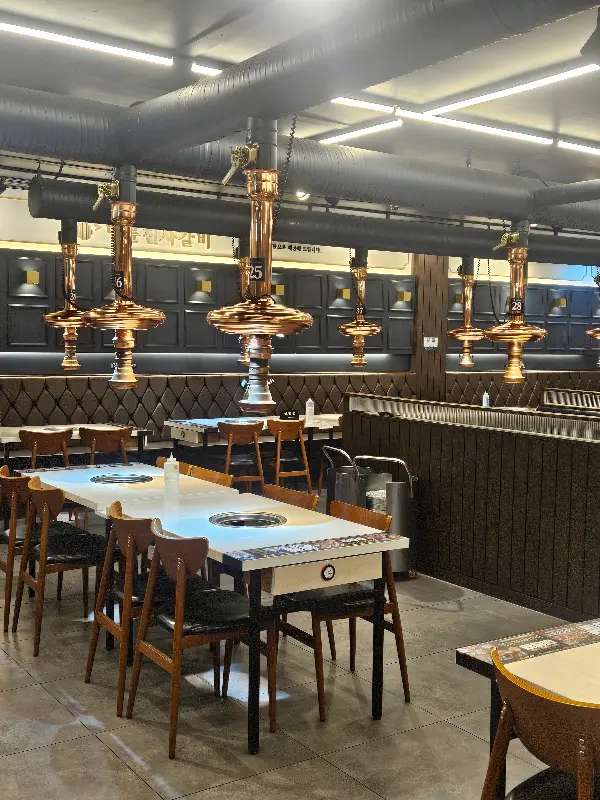 넓고 쾌적한 매장 내부