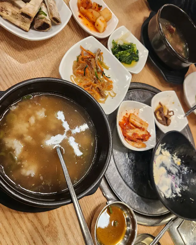 푸짐한 갈비탕 한 상 차림