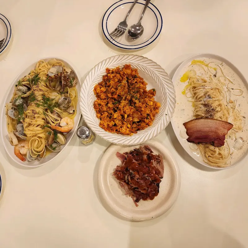 윤기가 자르르 흐르는 BBQ 세트