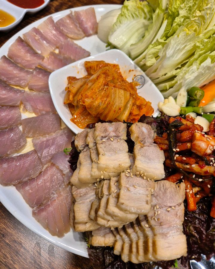 남도술상의 홍어삼합