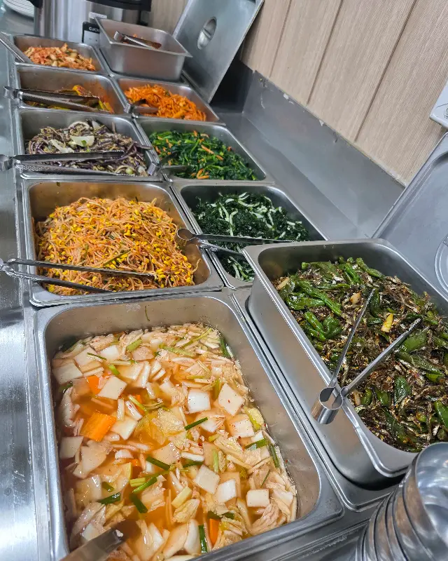 다양한 반찬 코너