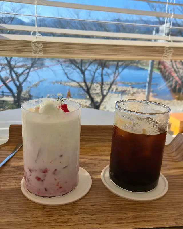 딸기 스크류와 아메리카노