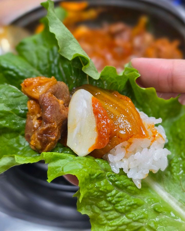 쌈 채소에 싸먹는 김치주물럭