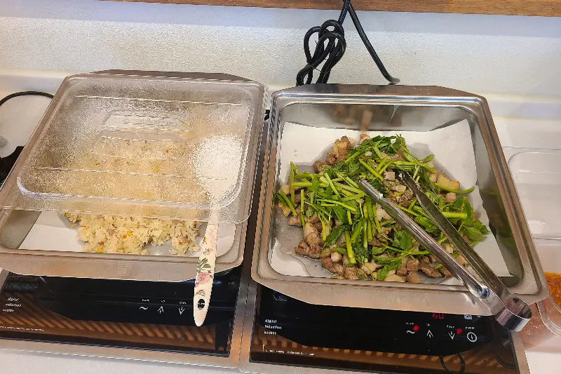 볶음밥과 미나리 삼겹살 코너