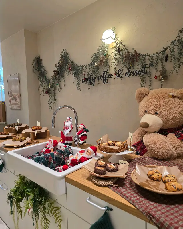 곰인형과 크리스마스 장식