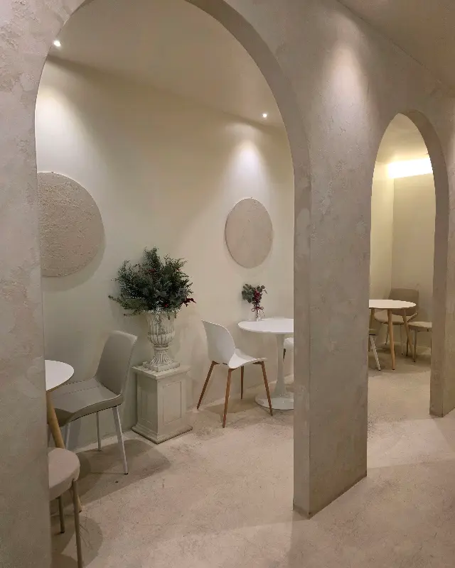 아치형 문이 있는 공간