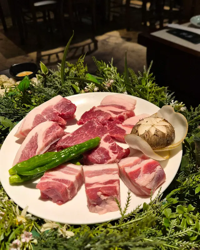 맛있는 흑돼지와 푸짐한 한 상 차림