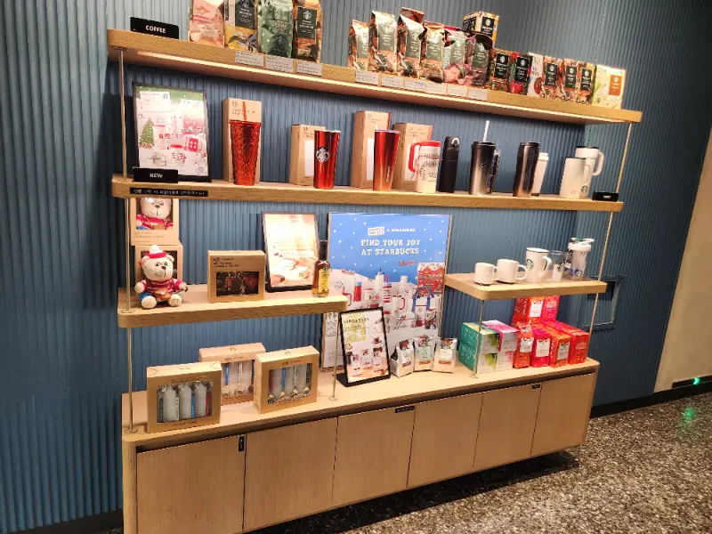 매장 내 상품 진열대