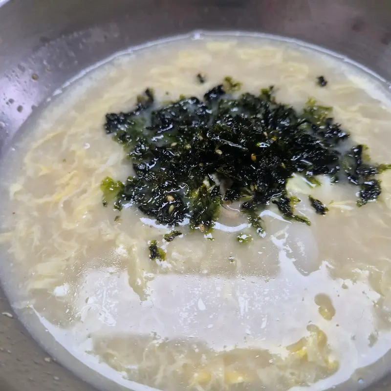 굴이 듬뿍 들어간 떡국