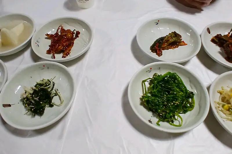 탐진강 메기탕 밑반찬