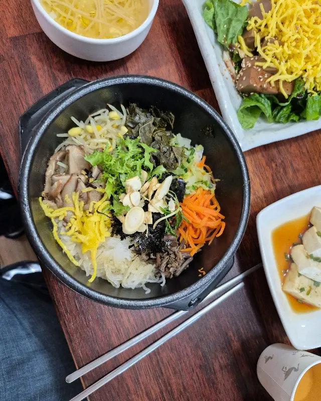 비빔밥 한 상 차림