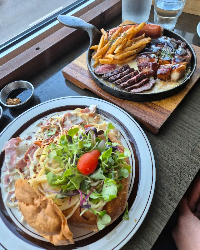 목살 스테이크 세트와 로제 빠네