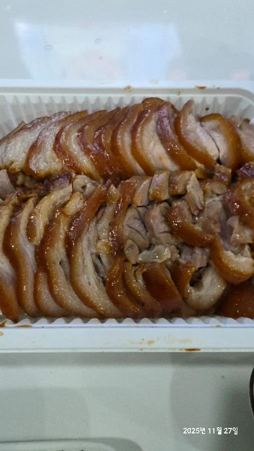 가지런히 담긴 족발 포장