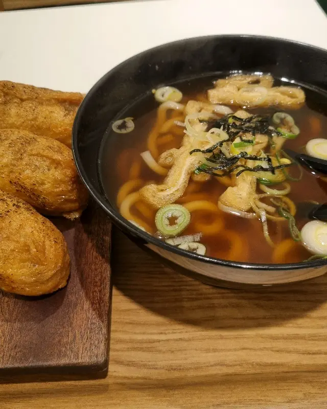 우동과 유부초밥의 조화