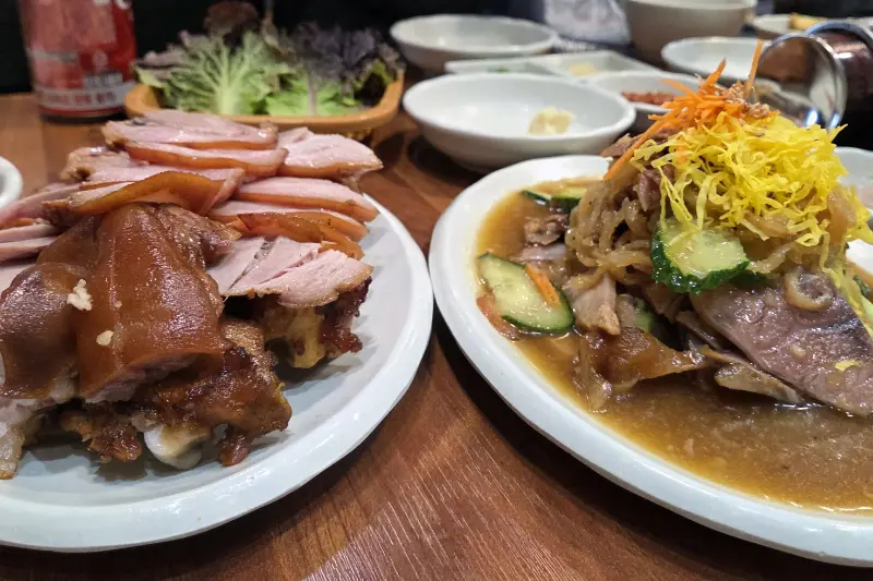 반반 족발 (족발 + 냉채족발)