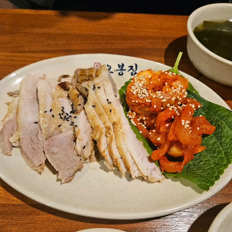 윤기가 흐르는 보쌈과 김치