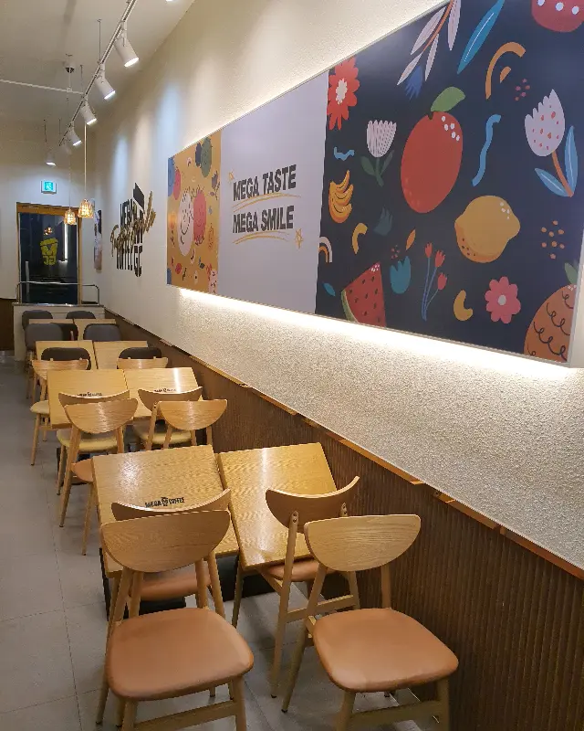 메가커피 시흥물왕호수점 내부