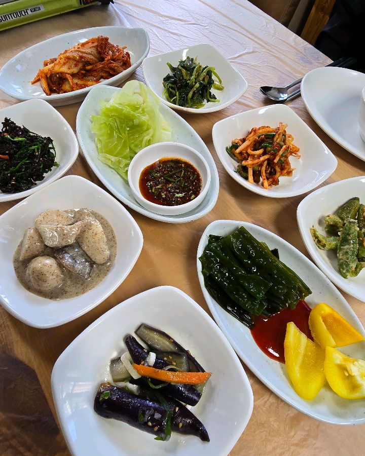 다채롭고 정갈한 밑반찬