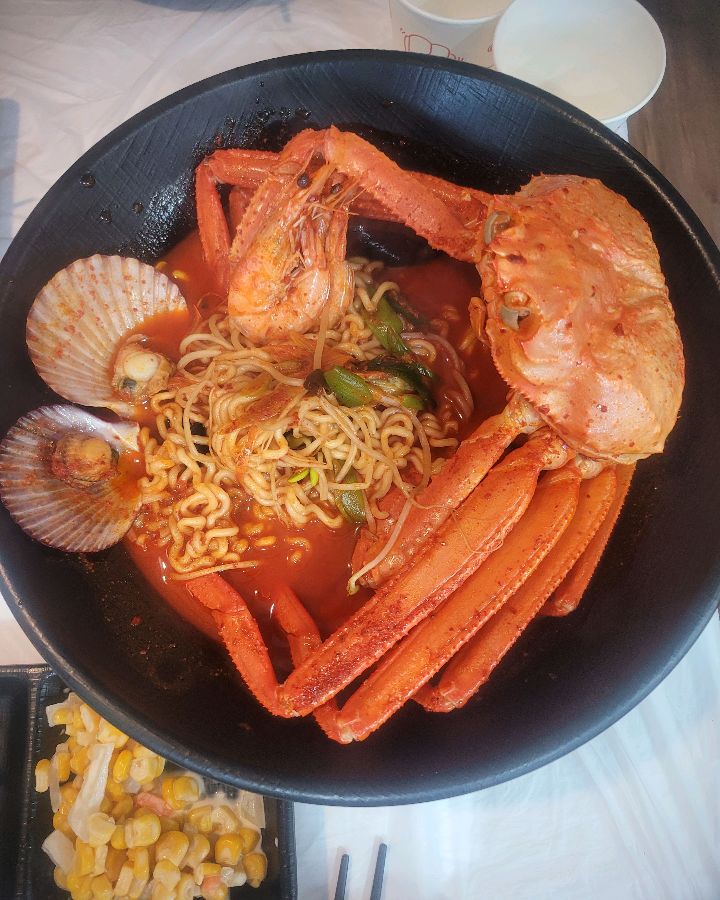 가마솥에 쪄지는 홍게