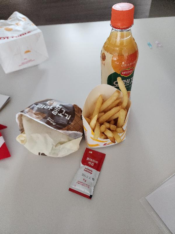 불고기버거와 감자튀김, 오렌지 주스