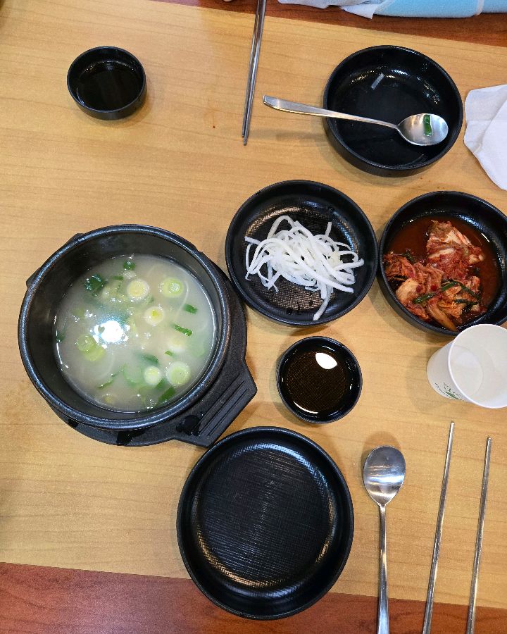 푸짐한 설렁탕 한 상 차림