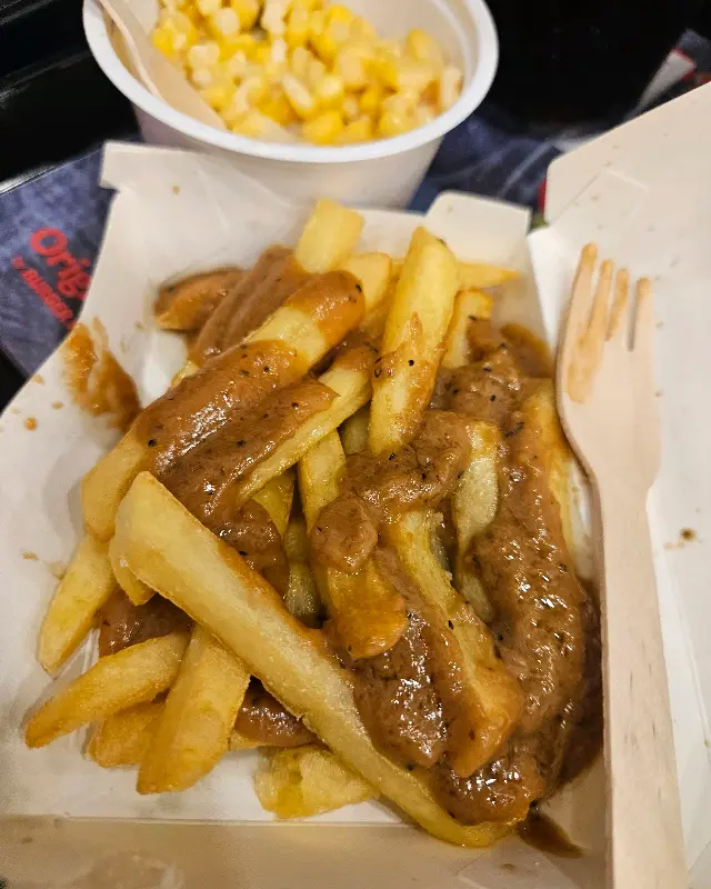 프렌치프라이와 콘샐러드